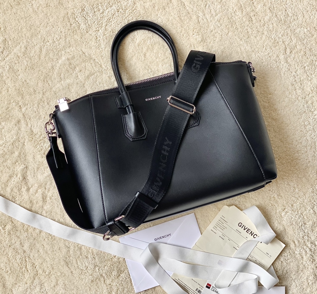 Gienvchy_Antigona_Sport_